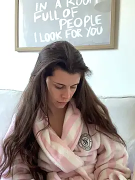 houseofnova Adlı Modelin Canlı XXX Sohbeti