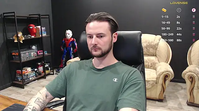 MihasikD: διαδικτυακό σόου στην κάμερα