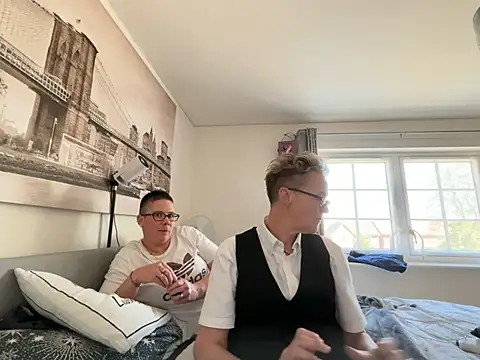 Curvy-Jinx's Webcam Show