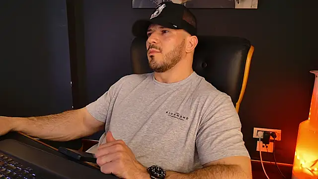 AngeloEric Chat XXX in diretta