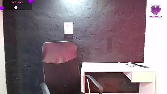 Gigibies1: διαδικτυακό σόου στην κάμερα