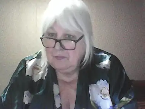 Alexia64231: онлайн-секс-чат