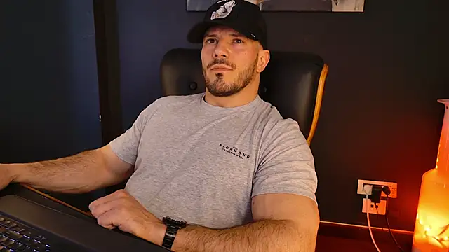 Show modela AngeloEric na web-kameri