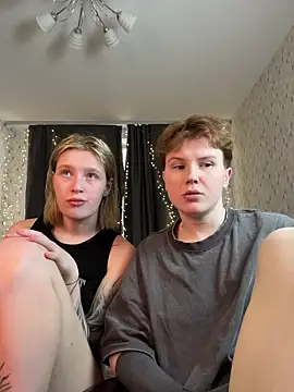 Pokazy przed kamerką – two_gerls_here