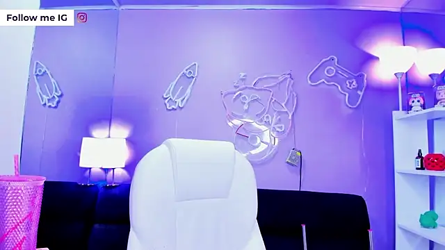 Chatroom XXX en direct de Emma_monserrat