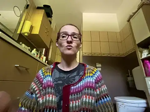 Czat XXX na żywo – Hairy_horny_mommy