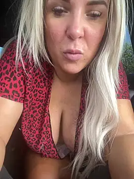 Czat XXX na żywo – Bustyblondebabe32