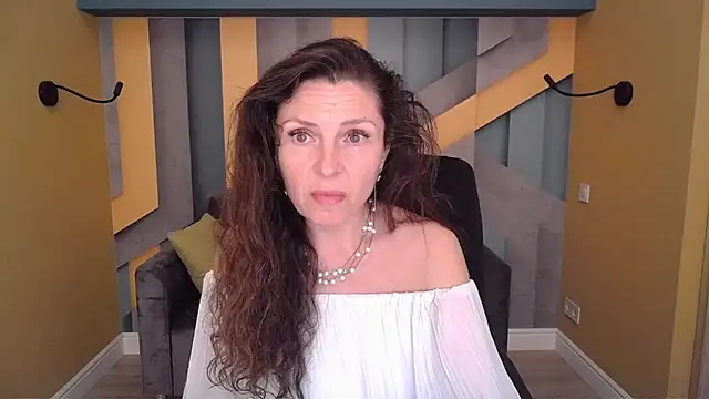 EllaLong Chat XXX in diretta