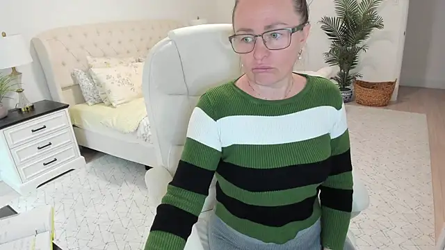 Vika73 live XXX chat