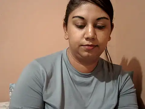 bellachow10 Adlı Modelin Canlı XXX Sohbeti