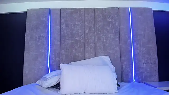 Show modela PerlaRogerss_ na web-kameri