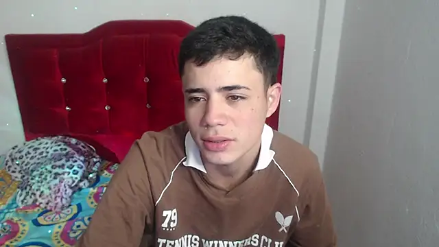 Jairito_989: διαδικτυακό σόου στην κάμερα