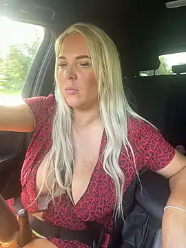 Bustyblondebabe32 Chat XXX in diretta