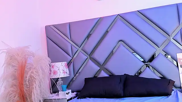 Show modela AngeloRoush na web-kameri