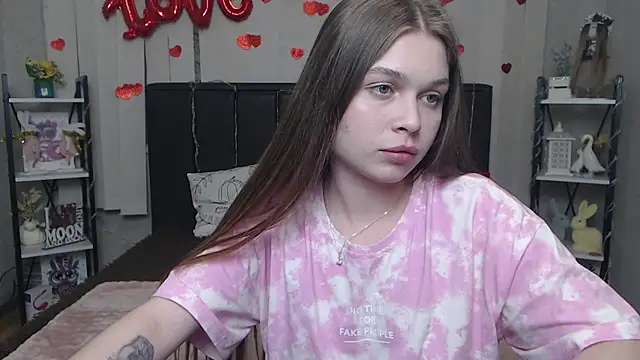 LaraPika webcam show