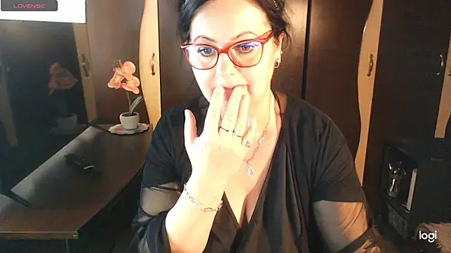 exiMIlf élő XXX-chatje