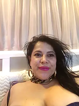 Chatroom XXX en direct de MonserratLune