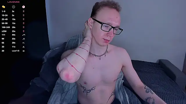 Show modela Alex_silent na web-kameri