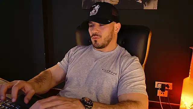 AngeloEric Adlı Modelin Canlı XXX Sohbeti