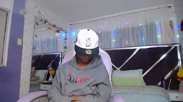 Santy_bigcock_01 Adlı Modelin Web Kamerası Şovu