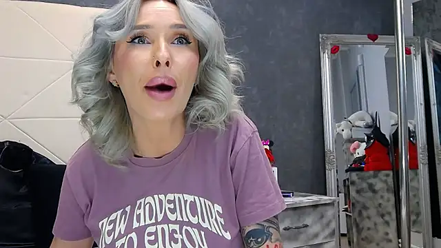 IssaSmith live XXX chat