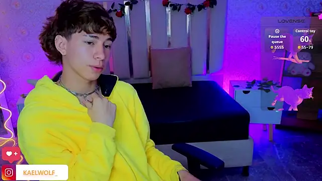 kaelwolf_tay Show in webcam