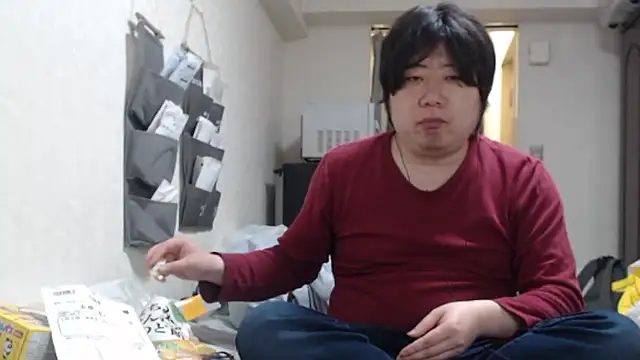 raterate555: διαδικτυακό σόου στην κάμερα