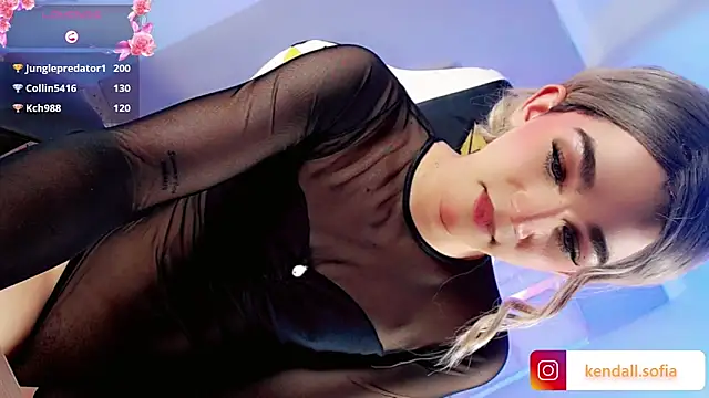 Sophiaa_doll_: διαδικτυακό σόου στην κάμερα