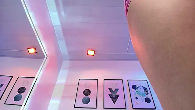 Maddie_T18's Live XXX Chat