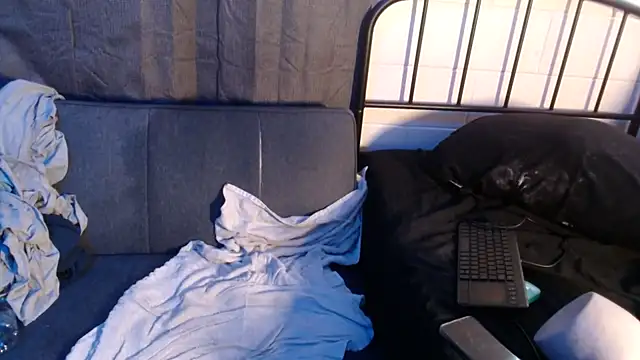 Chatroom XXX en direct de k1oudE