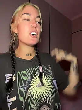 savana_xo: διαδικτυακό σόου στην κάμερα