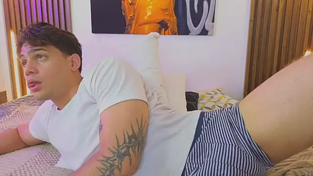 MrAdonis_ Show Webcam