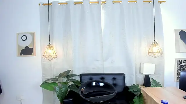 Вебкам-шоу NahomiWhitte