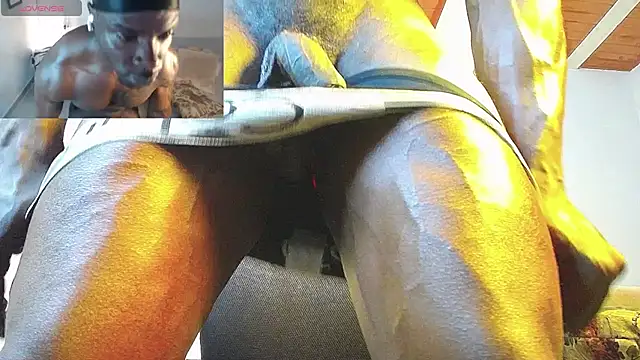 MrByronStallion 网络视讯表演