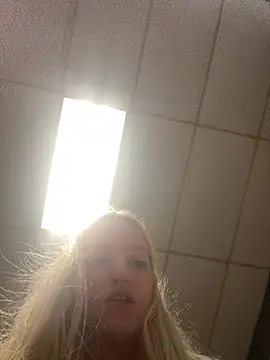 lexuslover687's Live XXX Chat