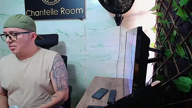 maximo_daddy: διαδικτυακό σόου στην κάμερα