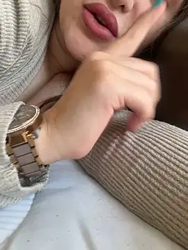 Elinatiranda Adlı Modelin Canlı XXX Sohbeti