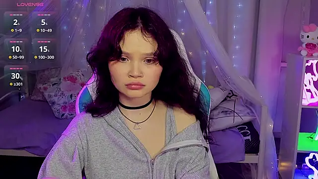 EmilyChavesのライブXXXチャット