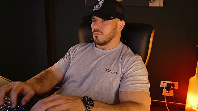 AngeloEric Adlı Modelin Canlı XXX Sohbeti