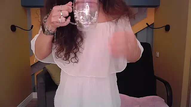 EllaLong's Live XXX Chat