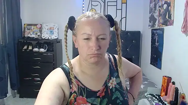 emperabigbootybigass 现场XXX聊天