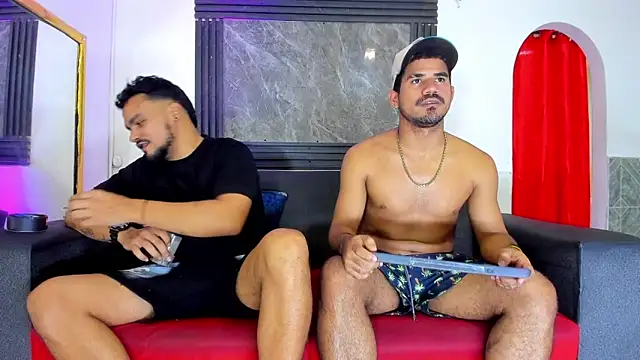 Latins_on_fire Show in webcam