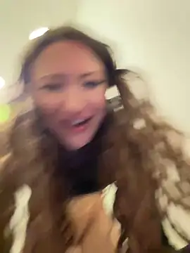 แชท XXX สดของ SaintSquirt