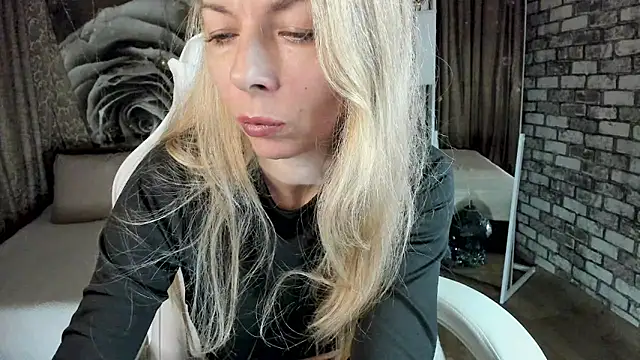 Eva_Melow Adlı Modelin Canlı XXX Sohbeti