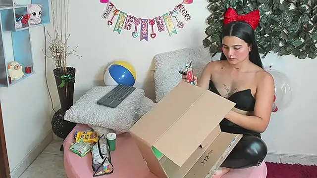 DestinyHills Live XXX-Chat