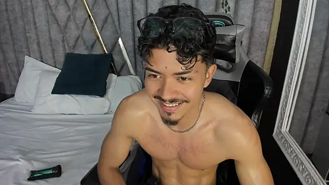 NicolaiKarav's Live XXX Chat