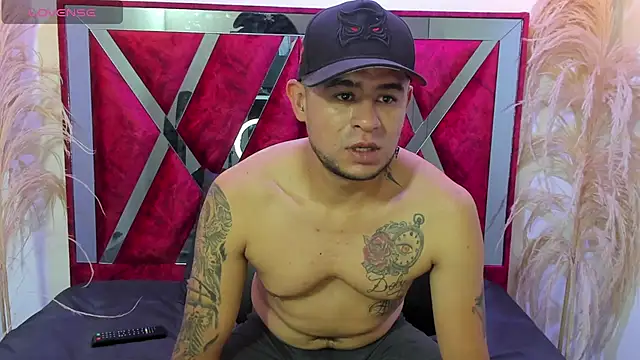 Show modela Nickk_21_ na web-kameri