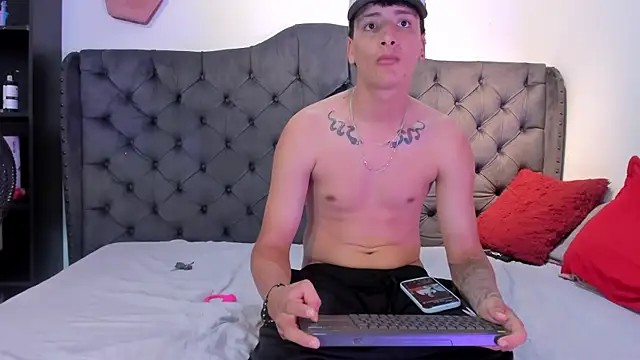 Show modela two_milkyway na web-kameri