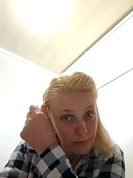 Show modela MiaLove183 na web-kameri