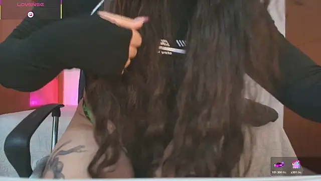 Pokazy przed kamerką – Miley_Baker